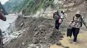 Himachal : भूस्खलन से पेट्रोल-डीजल का संकट Himachal : भूस्खलन से पेट्रोल-डीजल का संकट