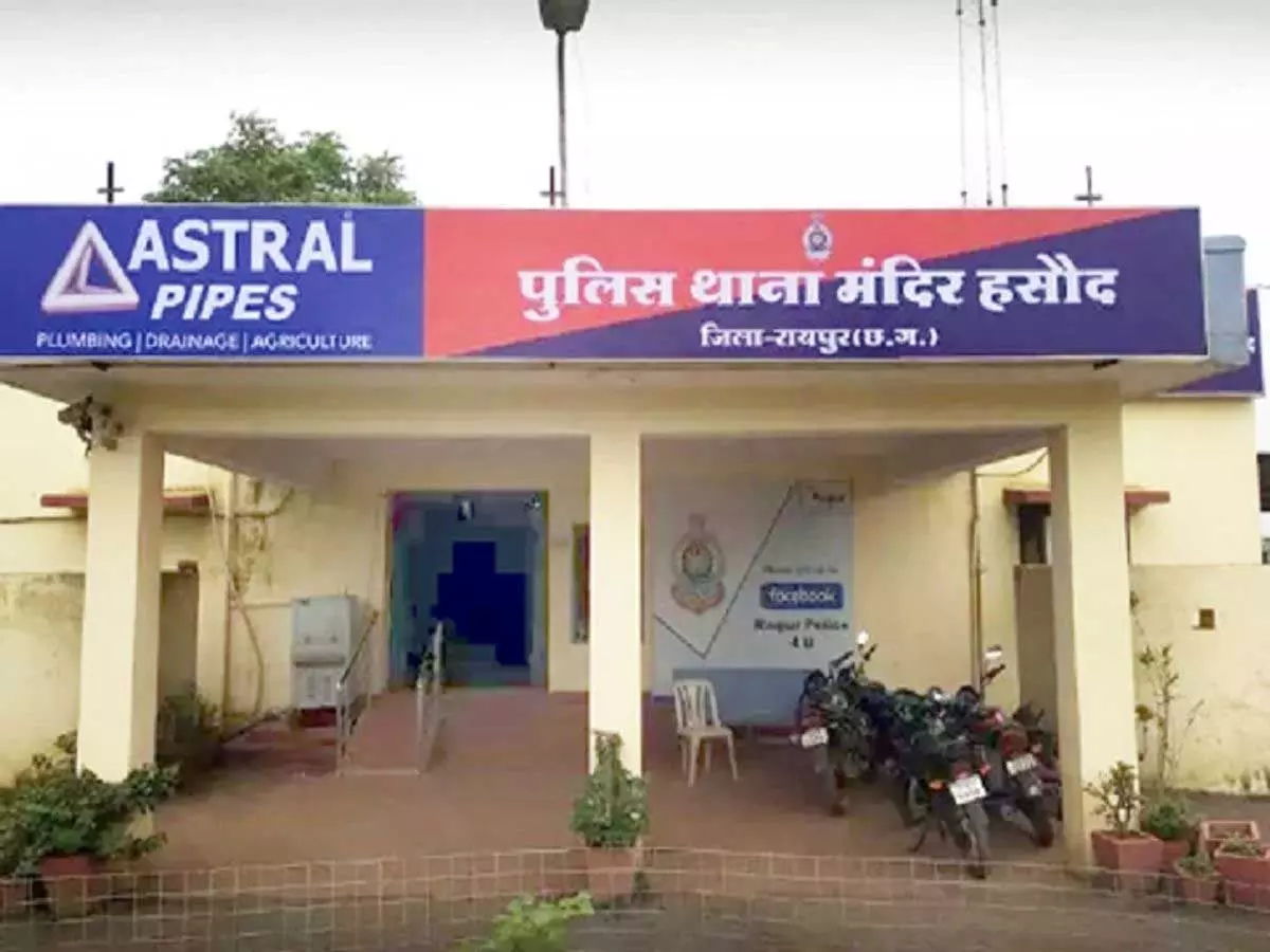 रायपुर : शांति भंग के आरोप में सरपंच पर FIR दर्ज रायपुर : शांति भंग के आरोप में सरपंच पर FIR दर्ज