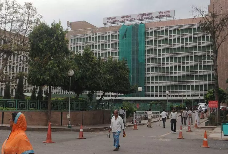 AIIMS डॉक्टरों का बयान: बिना स्टाफ के शिफ्ट तय करना नामुमकिन AIIMS डॉक्टरों का बयान: बिना स्टाफ के शिफ्ट तय करना नामुमकिन