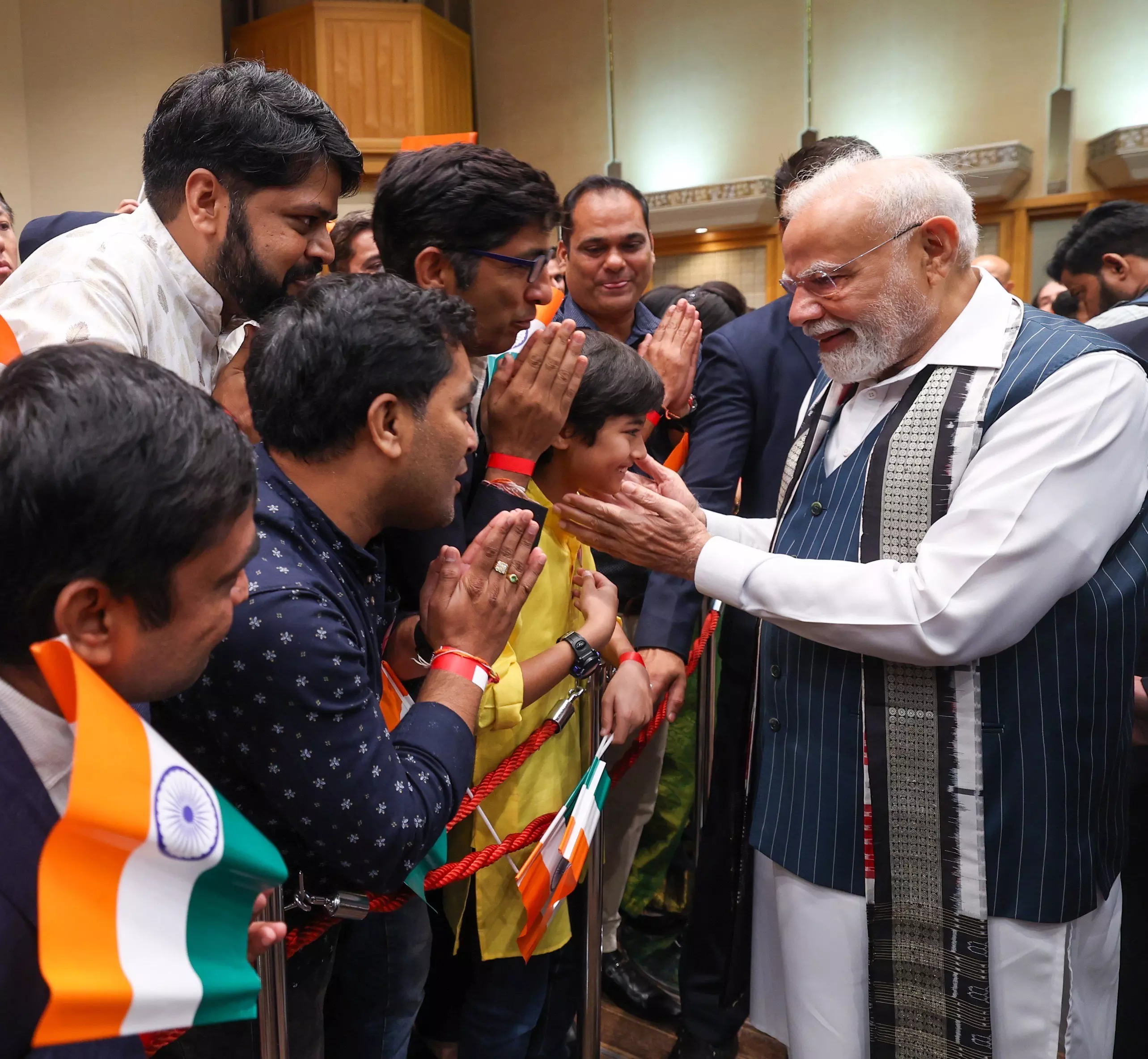 पीएम मोदी से मिलकर गदगद हुए जापानी पीएम मोदी से मिलकर गदगद हुए जापानी