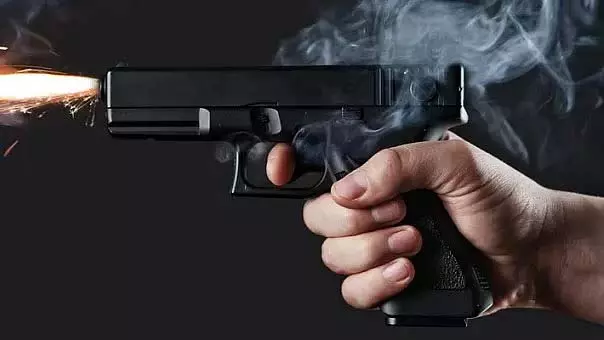 Mumbai : पुलिस ने विक्रोली में व्यक्ति को अवैध बंदूक के साथ पकड़ा Mumbai : पुलिस ने विक्रोली में व्यक्ति को अवैध बंदूक के साथ पकड़ा