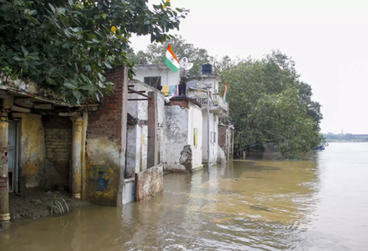 दिल्ली एनसीआर में झमाझम बारिश, यमुना का जलस्तर फिर बढ़ा दिल्ली एनसीआर में झमाझम बारिश, यमुना का जलस्तर फिर बढ़ा