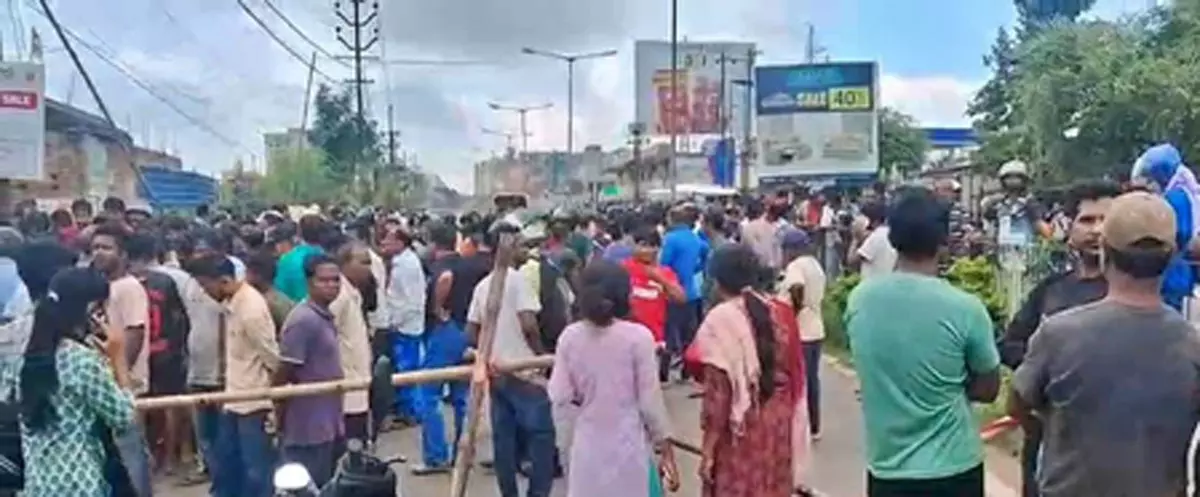ट्रक ने स्कूली छात्रा और उसकी मां को रौंदा, दोनों की मौत ट्रक ने स्कूली छात्रा और उसकी मां को रौंदा, दोनों की मौत