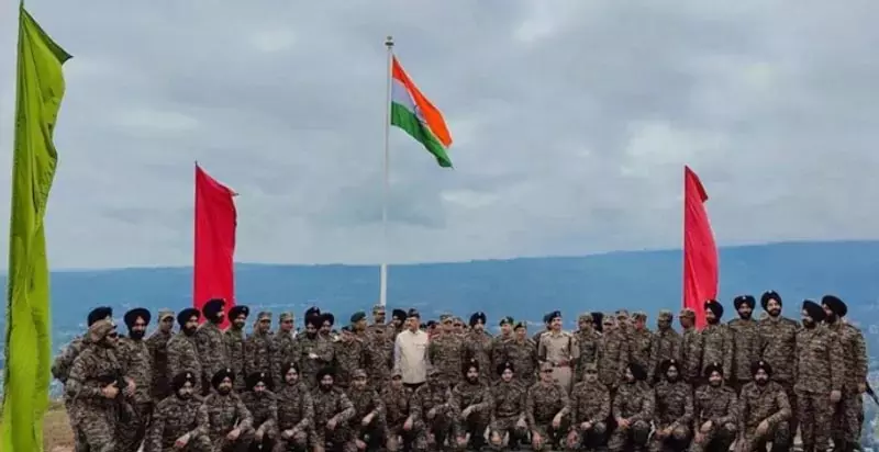 सेना ने बारामूला की चीता चौकी पर 72 फीट ऊंचा तिरंगा फहराया सेना ने बारामूला की चीता चौकी पर 72 फीट ऊंचा तिरंगा फहराया