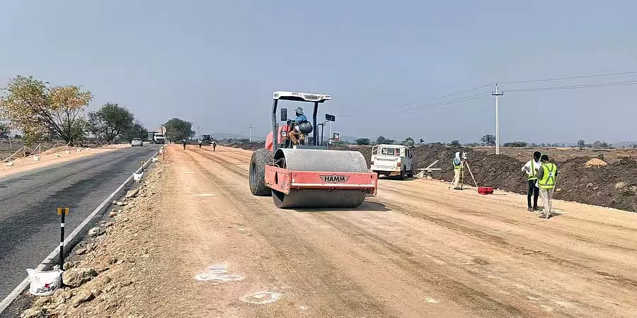 राजमार्ग निर्माण की धीमी गति: 23,588 करोड़ की परियोजना के लिए भूमि अधिग्रहण एक बड़ी बाधा राजमार्ग निर्माण की धीमी गति: 23,588 करोड़ की परियोजना के लिए भूमि अधिग्रहण एक बड़ी बाधा
