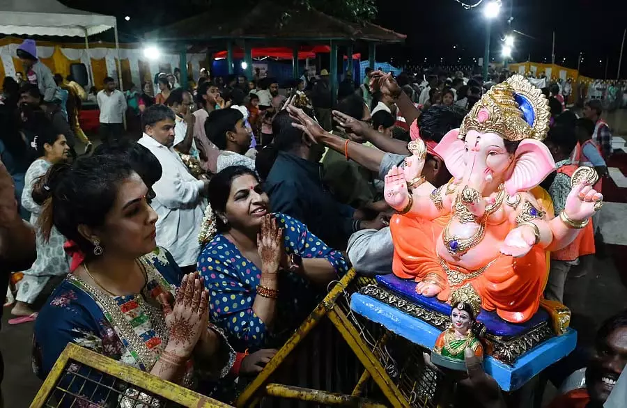 Karnataka : हर जगह गणेश उत्सव की धूम Karnataka : हर जगह गणेश उत्सव की धूम