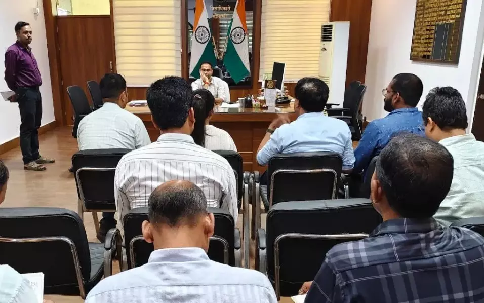 Kaushambi: जिलाधिकारी ने योजनाओं की प्रगति पर चर्चा की Kaushambi: जिलाधिकारी ने योजनाओं की प्रगति पर चर्चा की