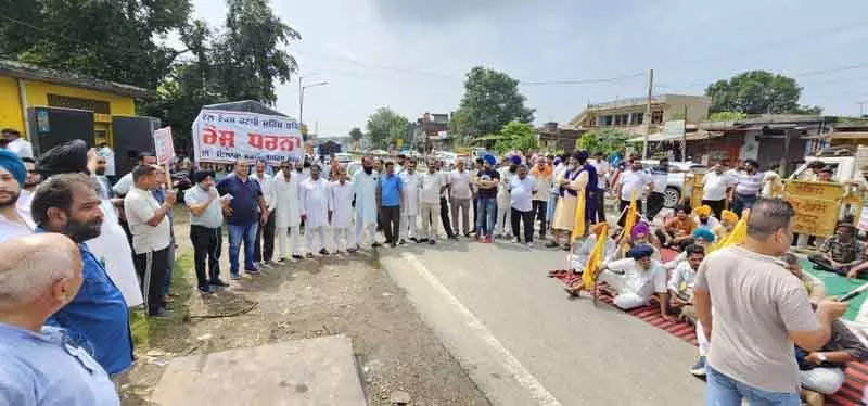 Punjab minister Harjot Singh Bains ने हिमाचल के प्रवेश कर के खिलाफ लोगों के आंदोलन का समर्थन किया Punjab minister Harjot Singh Bains ने हिमाचल के प्रवेश कर के खिलाफ लोगों के आंदोलन का समर्थन किया