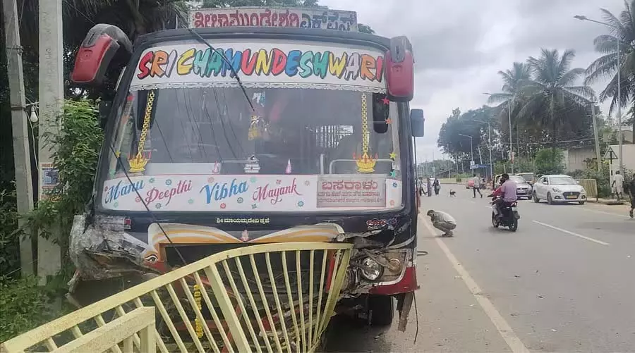 बस का टायर अलग होकर बाइक से टकराया; सास-दामाद की मौत बस का टायर अलग होकर बाइक से टकराया; सास-दामाद की मौत