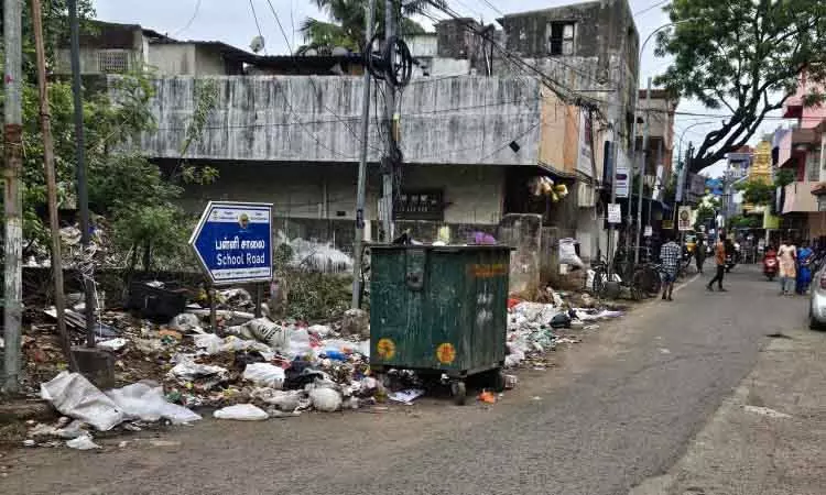 Chennai: स्कूल रोड पर कूड़े की गंदगी से कोलाथुर के निवासी परेशान Chennai: स्कूल रोड पर कूड़े की गंदगी से कोलाथुर के निवासी परेशान