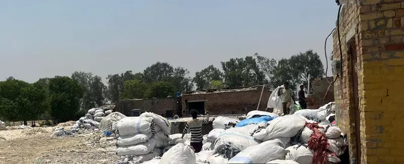 Haryana : प्रदूषण बोर्ड ने पानीपत में 30 ब्लीचिंग इकाइयां सील कीं Haryana : प्रदूषण बोर्ड ने पानीपत में 30 ब्लीचिंग इकाइयां सील कीं