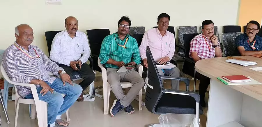 Karnataka : बैठक में खराब सड़कों के सुधार पर चर्चा हुई Karnataka : बैठक में खराब सड़कों के सुधार पर चर्चा हुई