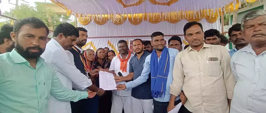 Manvi : समस्या के समाधान में लापरवाही का आरोप Manvi : समस्या के समाधान में लापरवाही का आरोप