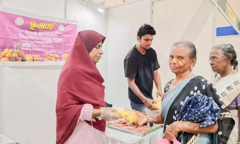 Kerala : ओणम को शानदार बनाने के लिए बाजार मेले तैयार Kerala : ओणम को शानदार बनाने के लिए बाजार मेले तैयार