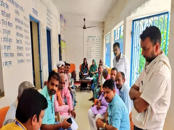Bihar: मतदाता दस्तावेजों में विसंगतियों को लेकर 3 लाख लोगों को नोटिस जारी Bihar: मतदाता दस्तावेजों में विसंगतियों को लेकर 3 लाख लोगों को नोटिस जारी