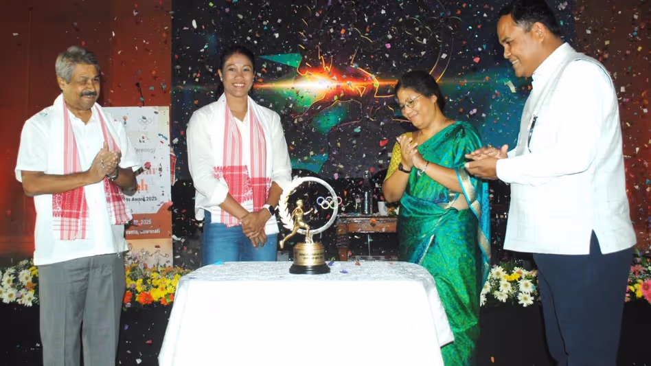 Assam ओलंपिक संघ ने भोगेश्वर बरुआ राष्ट्रीय खेल पुरस्कार ट्रॉफी का अनावरण किया Assam ओलंपिक संघ ने भोगेश्वर बरुआ राष्ट्रीय खेल पुरस्कार ट्रॉफी का अनावरण किया