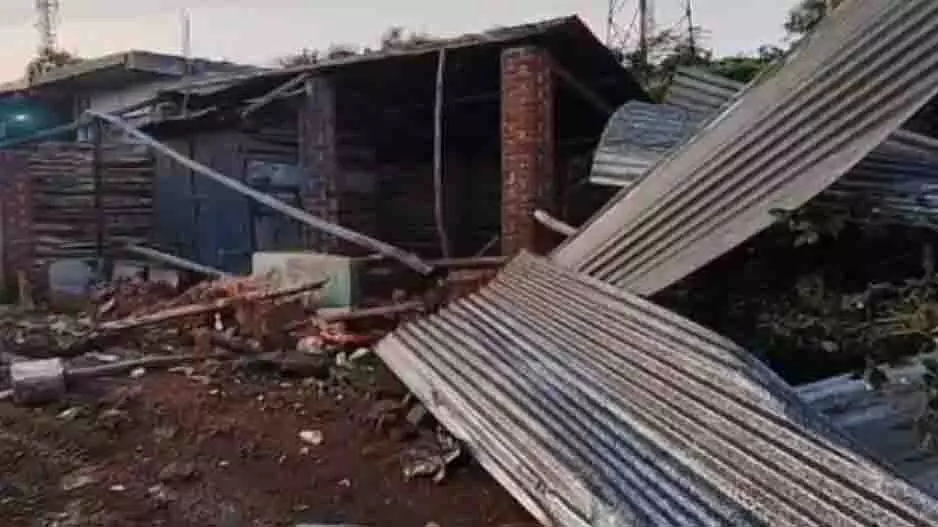 Ganjam: नशे में धुत ट्रक ड्राइवर ने कुचला युवक, घरों में घुसा वाहन Ganjam: नशे में धुत ट्रक ड्राइवर ने कुचला युवक, घरों में घुसा वाहन