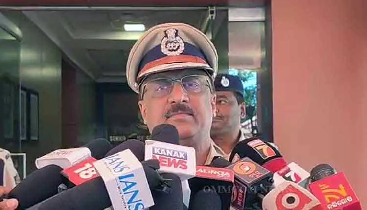 पूजा के दौरान जबरन चंदा वसूली पर अंकुश लगाने के लिए सीसीटीवी कैमरे और ड्रोन लगाए जाएंगे: Odisha DGP पूजा के दौरान जबरन चंदा वसूली पर अंकुश लगाने के लिए सीसीटीवी कैमरे और ड्रोन लगाए जाएंगे: Odisha DGP