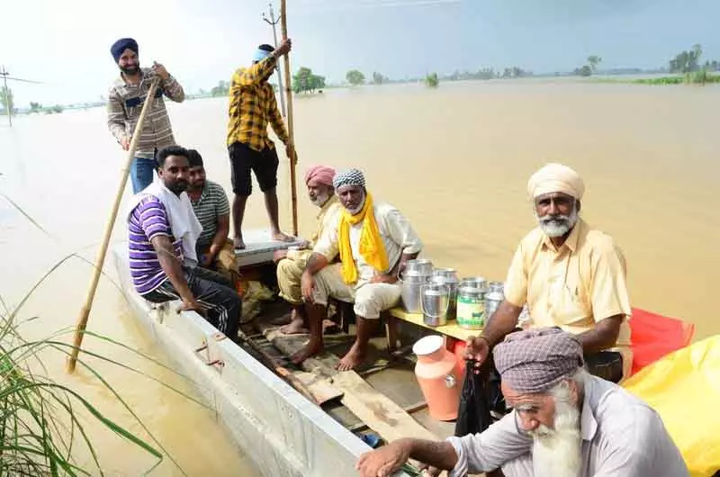 Kapurthala प्रशासन ने स्वास्थ्य सलाह जारी की, बाढ़ राहत उपाय बढ़ाए Kapurthala प्रशासन ने स्वास्थ्य सलाह जारी की, बाढ़ राहत उपाय बढ़ाए