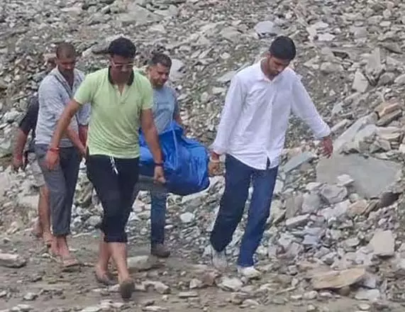 कुदरत के सताए को व्यवस्था ने भी नहीं बख्शा कुदरत के सताए को व्यवस्था ने भी नहीं बख्शा