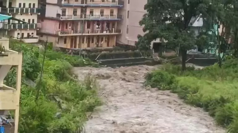 Uttarakhand आपदा: बादल फटने और भूस्खलन से पांच लोगों की मौत; मलबे के बीच बचाव कार्य जारी Uttarakhand आपदा: बादल फटने और भूस्खलन से पांच लोगों की मौत; मलबे के बीच बचाव कार्य जारी