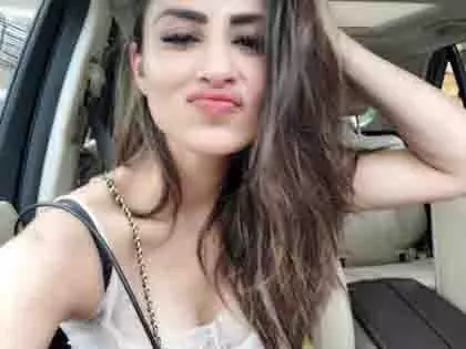 Mouni Roy: अपनी लेटेस्ट तस्वीर में बिल्कुल पहचान में नहीं आ रही हैं Mouni Roy: अपनी लेटेस्ट तस्वीर में बिल्कुल पहचान में नहीं आ रही हैं