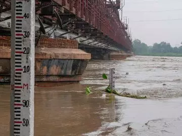 Faridabad: यमुना जलस्तर में उछाल, फरीदाबाद में खतरे की घंटी Faridabad: यमुना जलस्तर में उछाल, फरीदाबाद में खतरे की घंटी