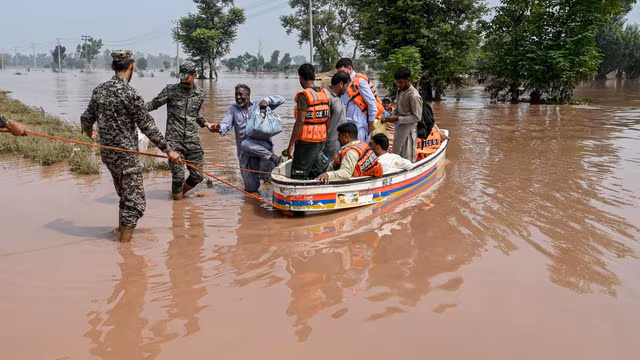 Chandigarh; बाढ़ प्रभावितों के लिए BSF राहत अभियान Chandigarh; बाढ़ प्रभावितों के लिए BSF राहत अभियान