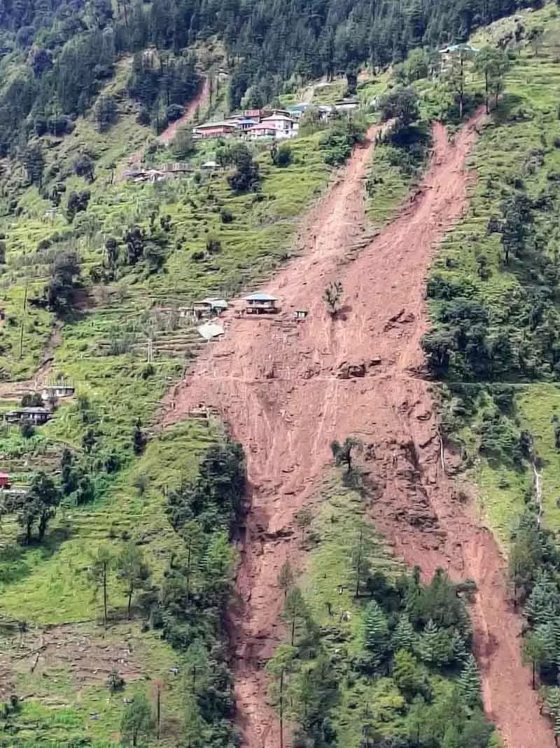 Kullu में भूस्खलन से मकान ढहने से एक महिला की मौत, एक अन्य लापता Kullu में भूस्खलन से मकान ढहने से एक महिला की मौत, एक अन्य लापता
