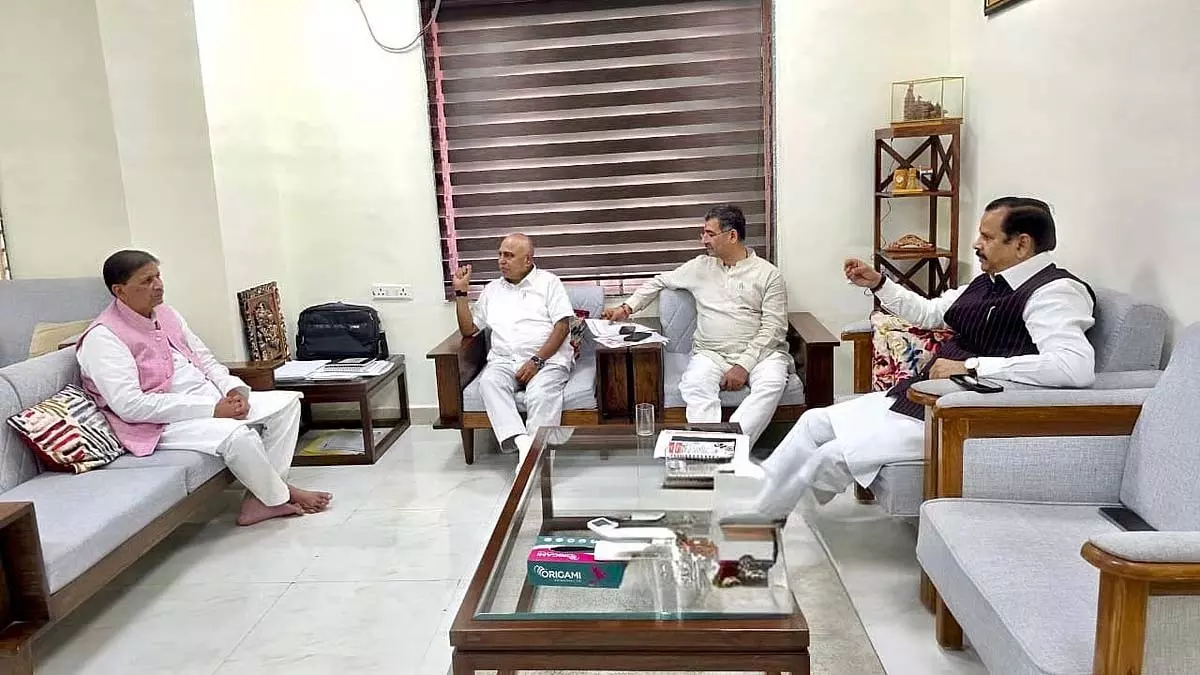 भाजपा विधायक को भाजपा प्रदेश अध्यक्ष हेमंत खंडेलवाल ने तलब किया भाजपा विधायक को भाजपा प्रदेश अध्यक्ष हेमंत खंडेलवाल ने तलब किया