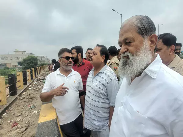 Haryana के मंत्री अनिल विज ने टांगरी नदी के बढ़ते जलस्तर का निरीक्षण किया Haryana के मंत्री अनिल विज ने टांगरी नदी के बढ़ते जलस्तर का निरीक्षण किया