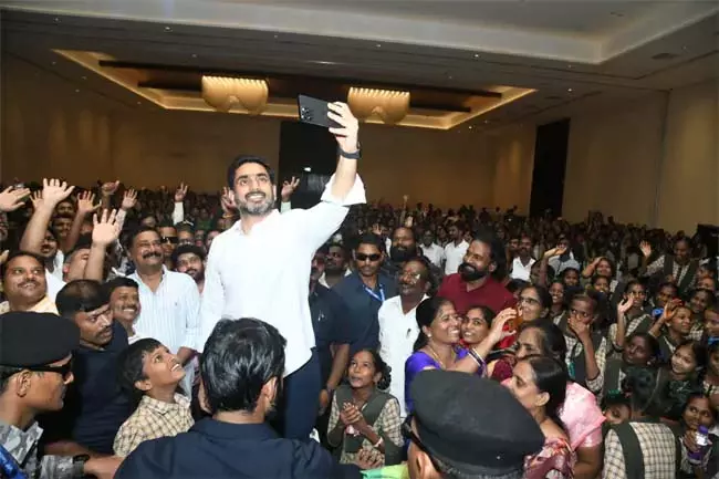जब भी औद्योगिक क्रांति होगी, रोज़गार के अवसर बढ़ेंगे : Minister Nara Lokesh जब भी औद्योगिक क्रांति होगी, रोज़गार के अवसर बढ़ेंगे : Minister Nara Lokesh
