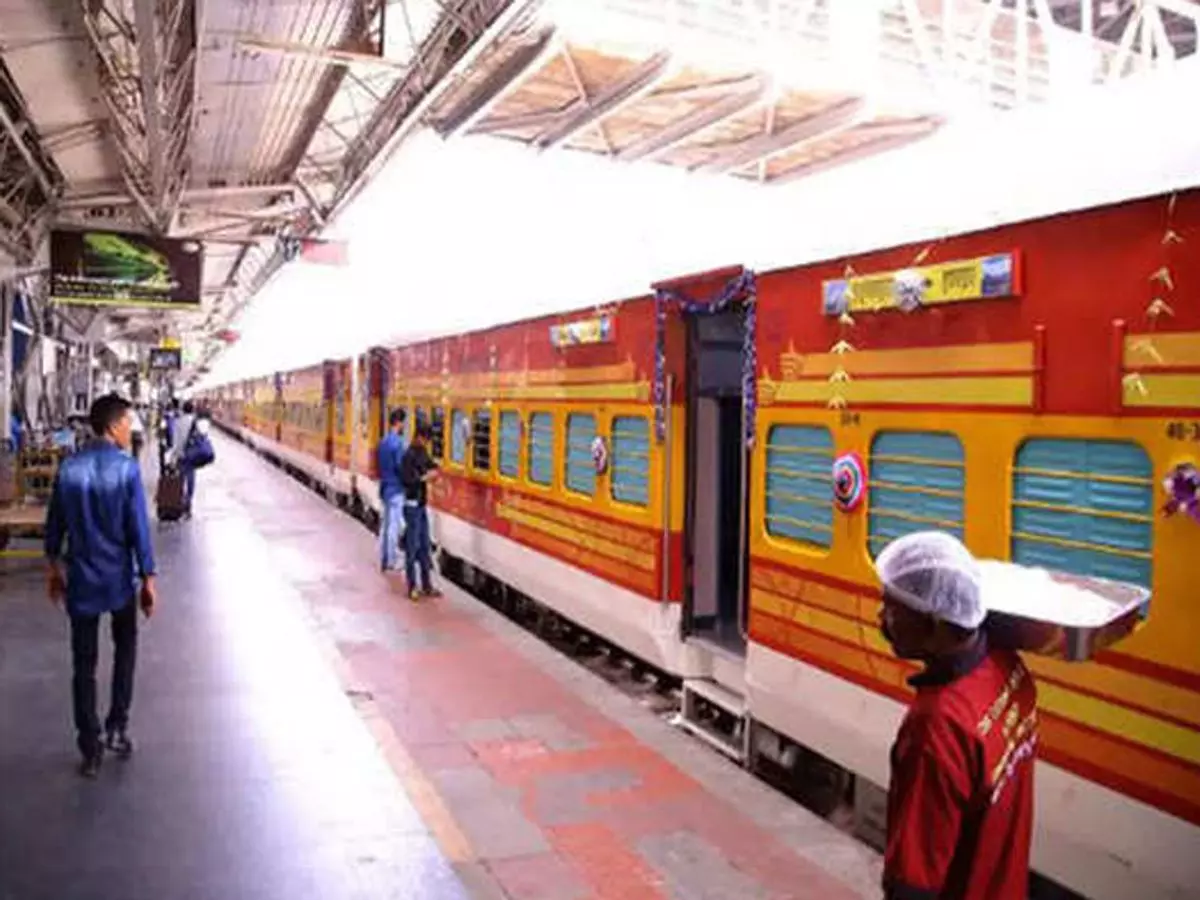 Mumbai: पश्चिम रेलवे ने की घोषणा, स्पेशल ट्रेनों की बुकिंग कल से शुरू Mumbai: पश्चिम रेलवे ने की घोषणा, स्पेशल ट्रेनों की बुकिंग कल से शुरू