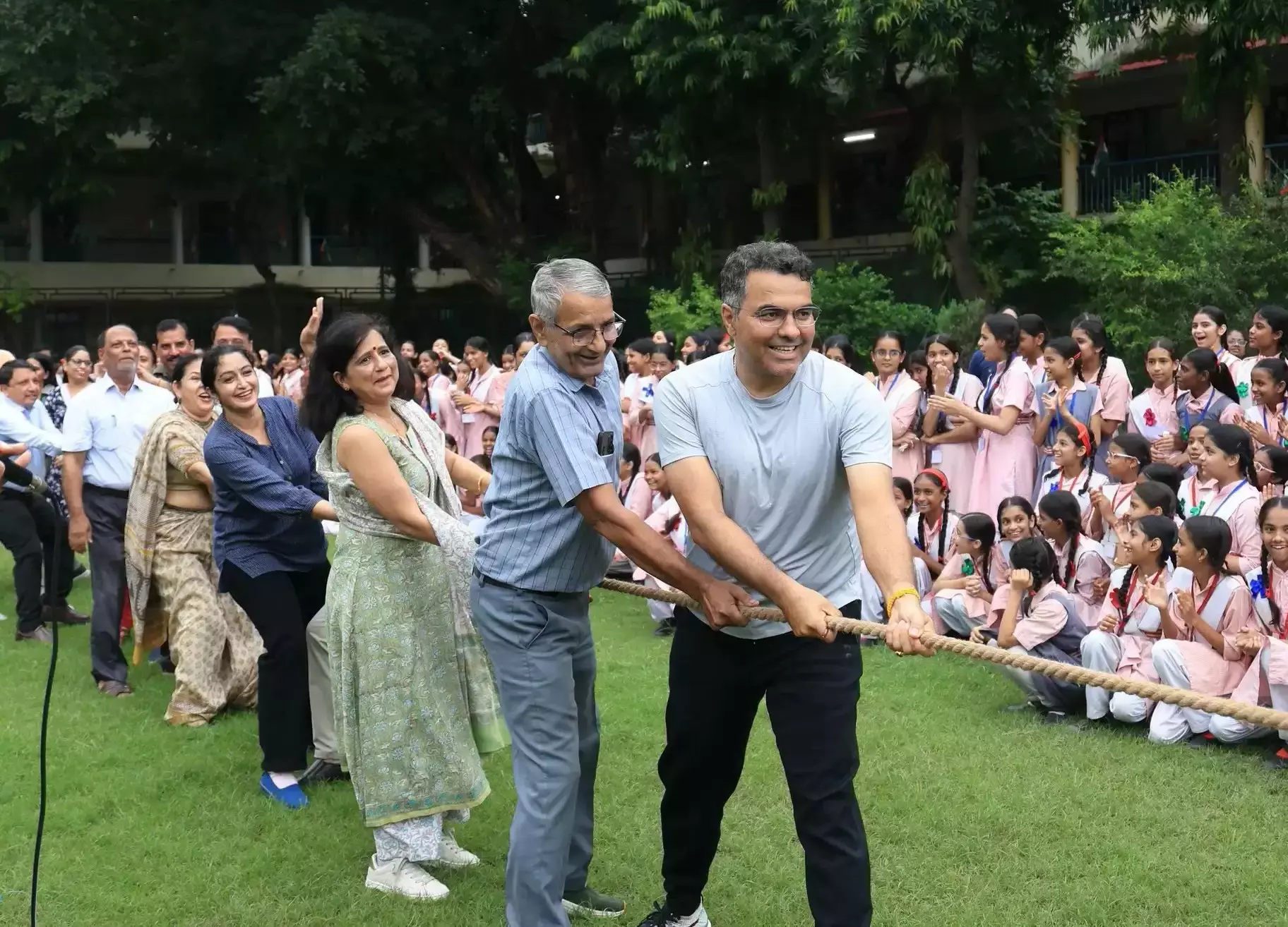 New Delhi: सीएम रेखा गुप्ता और मंत्रियों ने श्रद्धांजलि देकर खिलाड़ियों का बढ़ाया हौसला New Delhi: सीएम रेखा गुप्ता और मंत्रियों ने श्रद्धांजलि देकर खिलाड़ियों का बढ़ाया हौसला