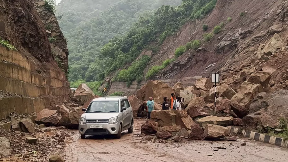 Jammu: श्रद्धांजलि सभाओं में गूंजा रियासी भूस्खलन पीड़ितों का दर्द Jammu: श्रद्धांजलि सभाओं में गूंजा रियासी भूस्खलन पीड़ितों का दर्द