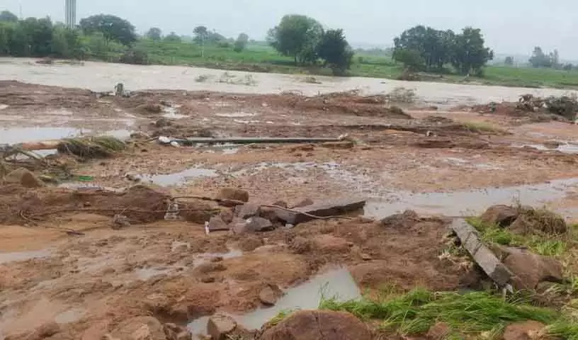 Medak में बारिश से ज़मीन के कटाव से किसानों को भारी नुकसान Medak में बारिश से ज़मीन के कटाव से किसानों को भारी नुकसान