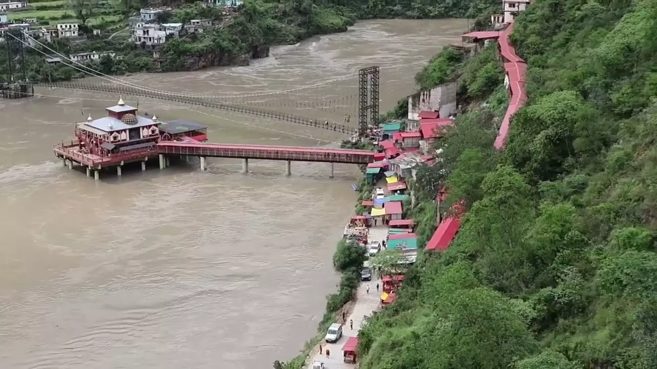 Pauri Garhwal: अलकनंदा में पानी बढ़ा, धारी देवी में व्यवस्थाएं कड़ी Pauri Garhwal: अलकनंदा में पानी बढ़ा, धारी देवी में व्यवस्थाएं कड़ी