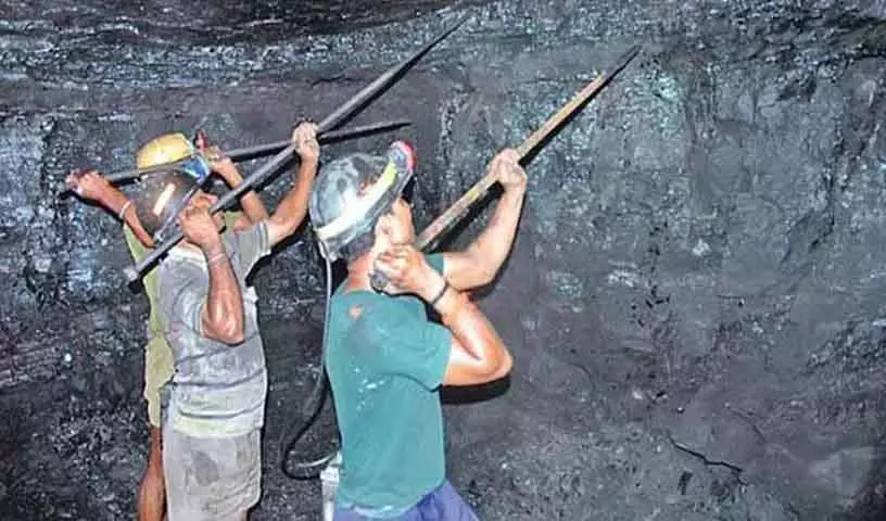 मेडिकल बोर्ड की बैठक में देरी से SCCL कर्मचारी चिंतित मेडिकल बोर्ड की बैठक में देरी से SCCL कर्मचारी चिंतित