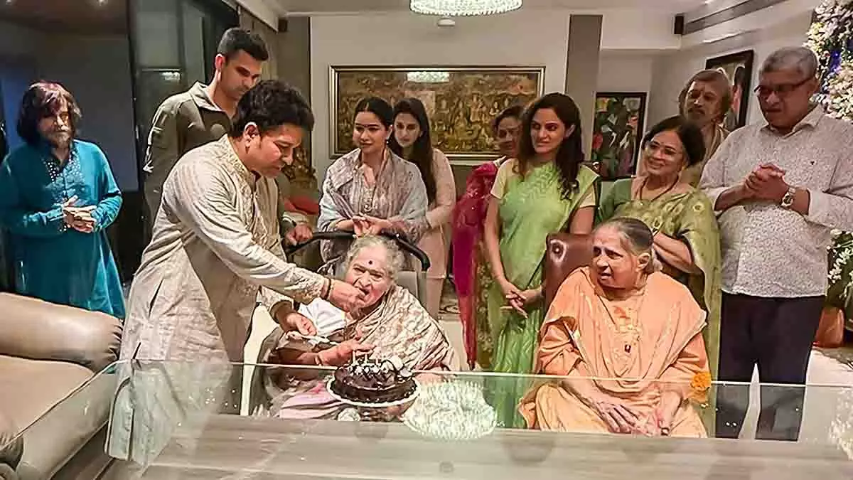 Sachin ने मां के लिए लिखा दिल छू लेने वाला मराठी संदेश Sachin ने मां के लिए लिखा दिल छू लेने वाला मराठी संदेश