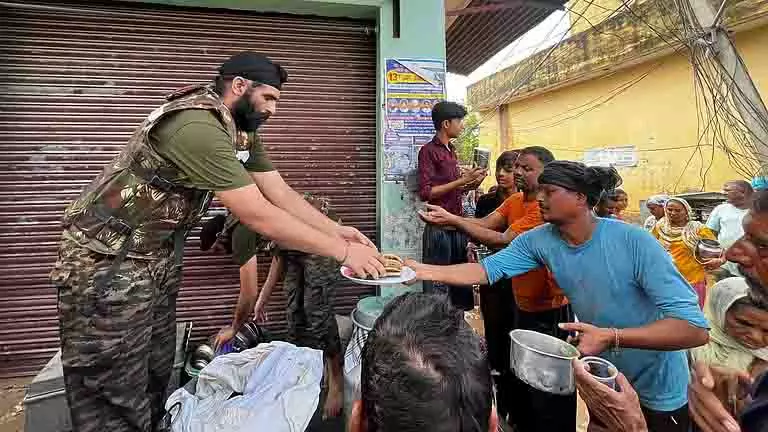 Punjab: बाढ़ से व्यापक नुकसान, हजारों लोगों का रेस्क्यू Punjab: बाढ़ से व्यापक नुकसान, हजारों लोगों का रेस्क्यू