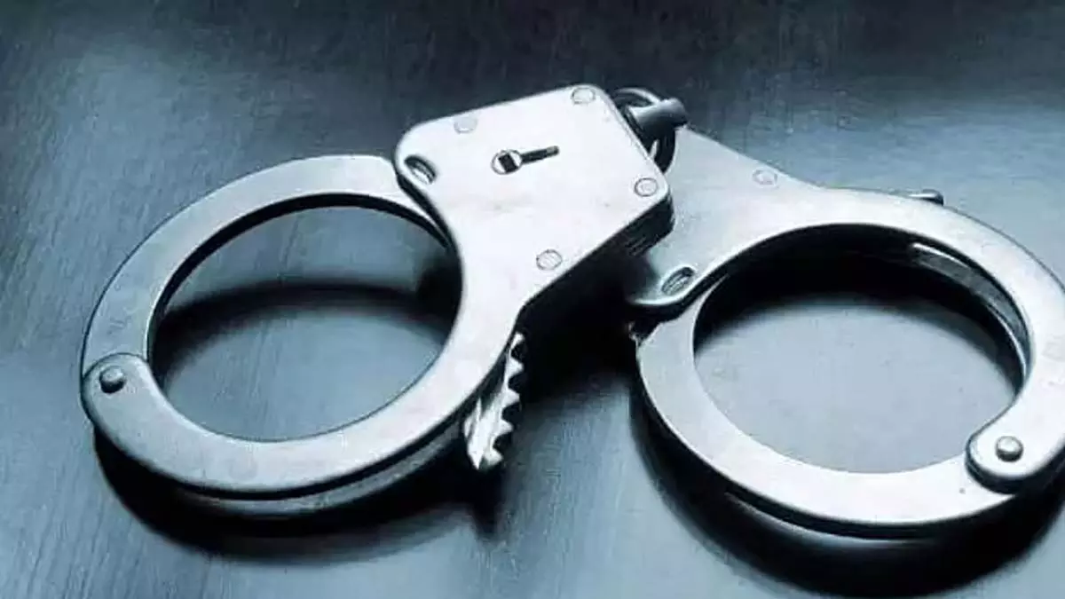 Amguri पुलिस ने शिवसागर में चोरी की मोटरसाइकिल के साथ एक चोर को गिरफ्तार किया Amguri पुलिस ने शिवसागर में चोरी की मोटरसाइकिल के साथ एक चोर को गिरफ्तार किया