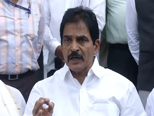 कांग्रेस नेता वेणुगोपाल ने बिहार PCC कार्यालय हमले की निंदा की कांग्रेस नेता वेणुगोपाल ने बिहार PCC कार्यालय हमले की निंदा की