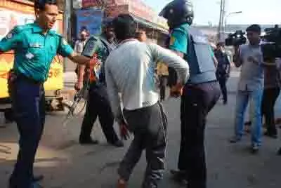 Bangladesh के इतिहास में अगला चुनाव सबसे जोखिम भरा: चुनाव आयोग Bangladesh के इतिहास में अगला चुनाव सबसे जोखिम भरा: चुनाव आयोग