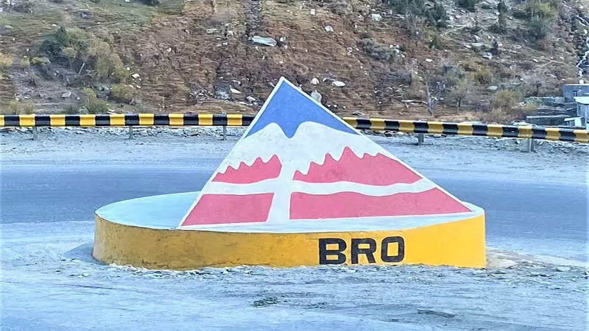 BRO अरुणाचल में रणनीतिक रूप से महत्वपूर्ण सड़क मार्च 2026 तक पूरी कर लेगा BRO अरुणाचल में रणनीतिक रूप से महत्वपूर्ण सड़क मार्च 2026 तक पूरी कर लेगा
