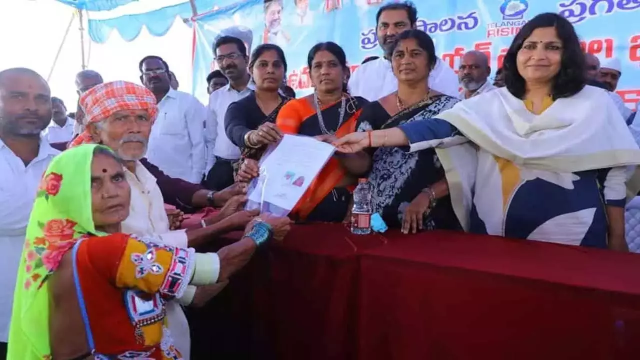 जदचेरला में उदंडापुर जलाशय प्रभावित परिवारों को हाउस साइट पट्टे वितरित जदचेरला में उदंडापुर जलाशय प्रभावित परिवारों को हाउस साइट पट्टे वितरित
