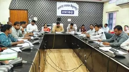 जनहितकारी योजनाओं के क्रियान्वयन में समय-सीमा सर्वाधिक महत्वपूर्ण: डॉ. आशुतोष चतुर्वेदी जनहितकारी योजनाओं के क्रियान्वयन में समय-सीमा सर्वाधिक महत्वपूर्ण: डॉ. आशुतोष चतुर्वेदी
