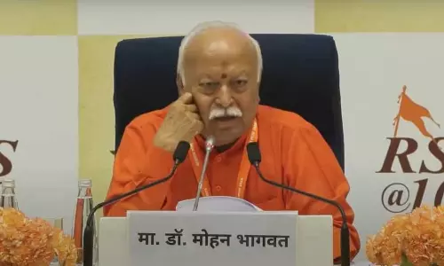 RSS चीफ ने तीन बच्चों वाले परिवार को देशहित के लिए बताया उचित RSS चीफ ने तीन बच्चों वाले परिवार को देशहित के लिए बताया उचित
