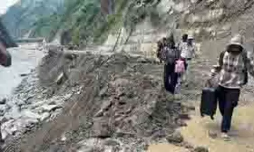 Himachal : भूस्खलन से पेट्रोल-डीजल का संकट Himachal : भूस्खलन से पेट्रोल-डीजल का संकट