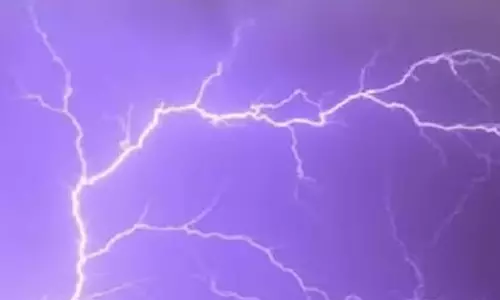 इलेक्ट्रीशियन पर गिरी आकाशीय बिजली, मौत