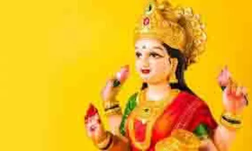 धर्म: शुक्रवार को देवी लक्ष्मी का दिन क्यों माना जाता है धर्म: शुक्रवार को देवी लक्ष्मी का दिन क्यों माना जाता है